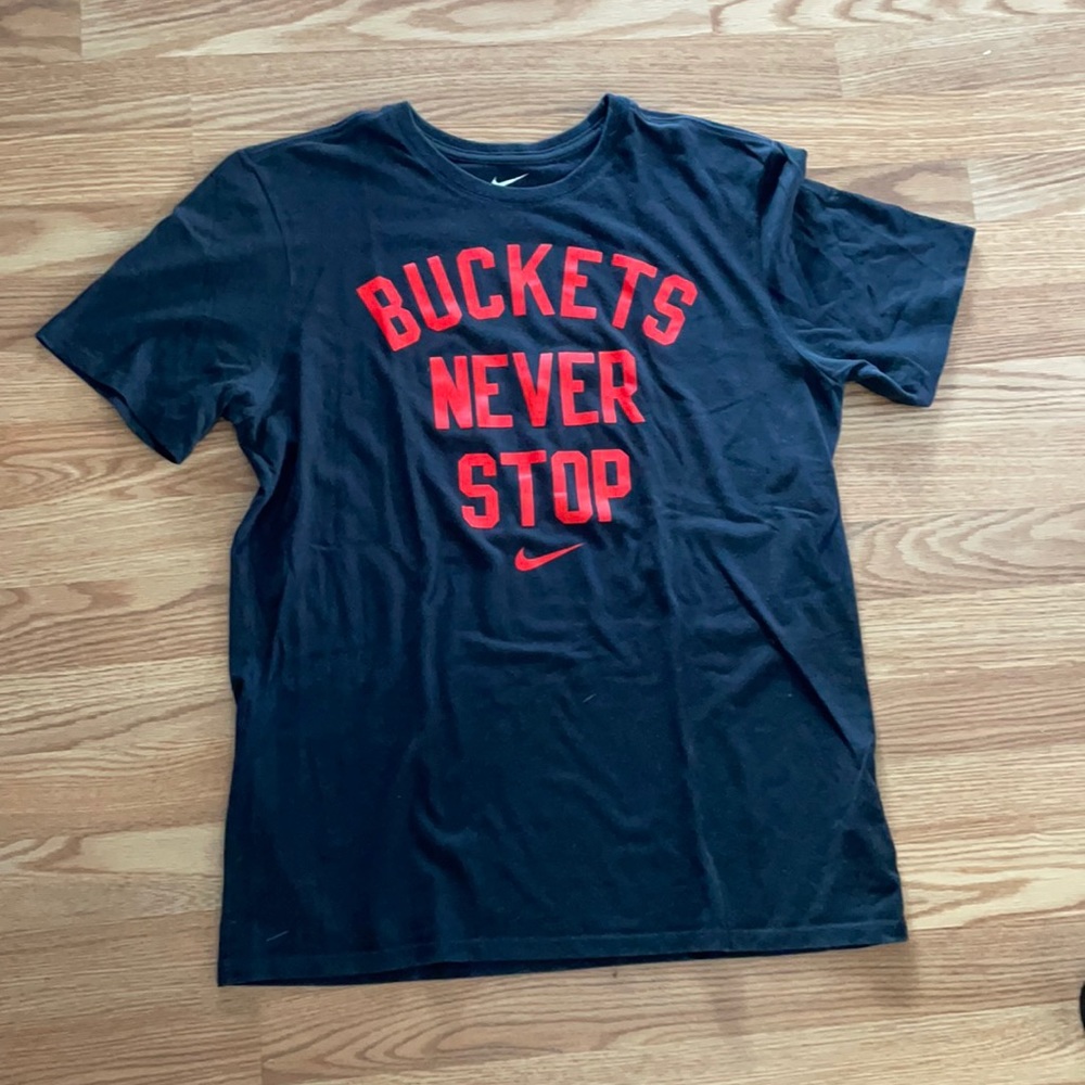 Nike basketball “never gets buckets” graphic t shirt size large l black red